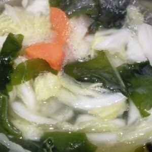 白菜と人参とわかめの中華スープ